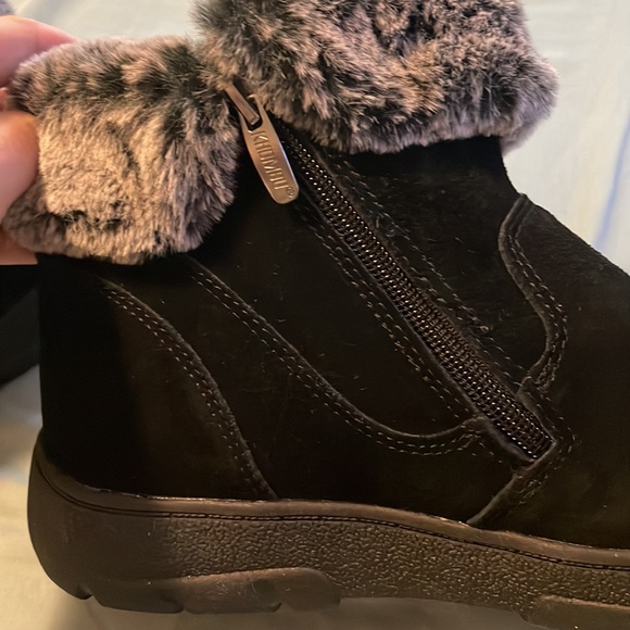 NWOB Khombu Women's Jessica Ankle Boots Faux Fur, Black, size 10M - Picture 3 of 7